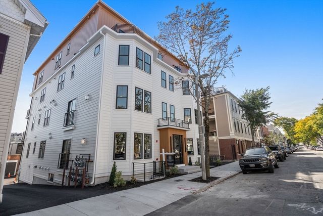 527 E Seventh Street 101, Boston, MA 02127