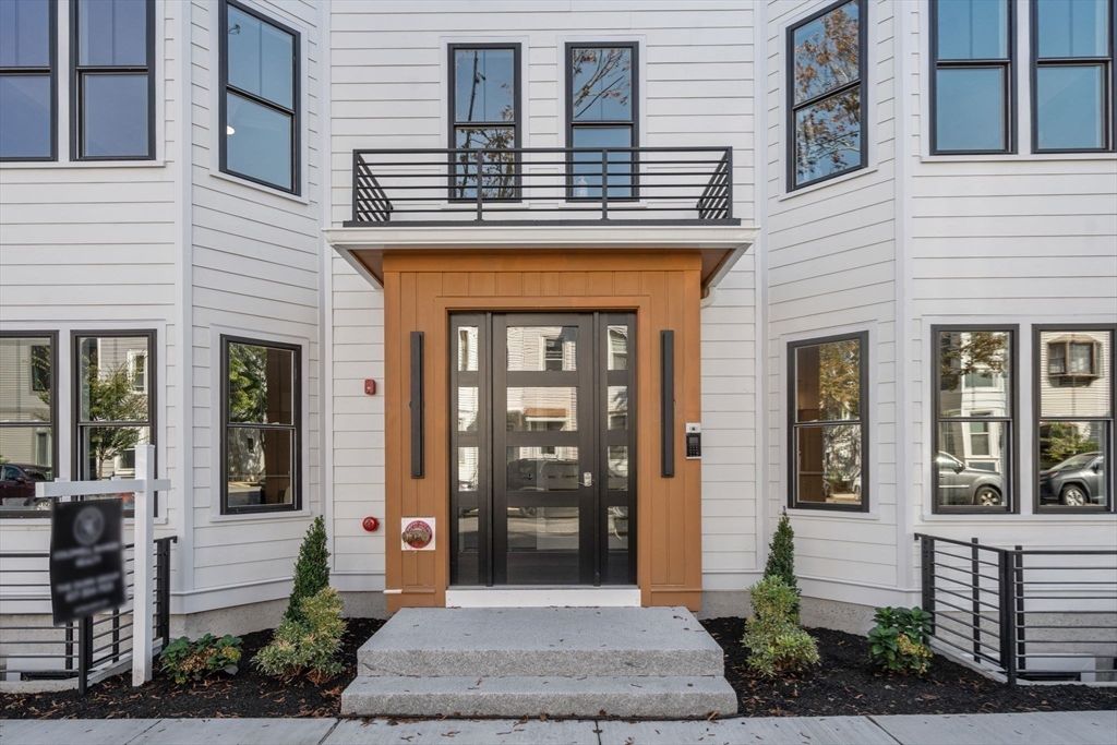 527 E Seventh Street 101, Boston, MA 02127