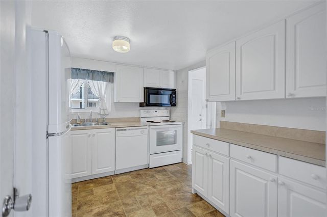 2217 SUNSET DRIVE E27, Bradenton, FL 34207