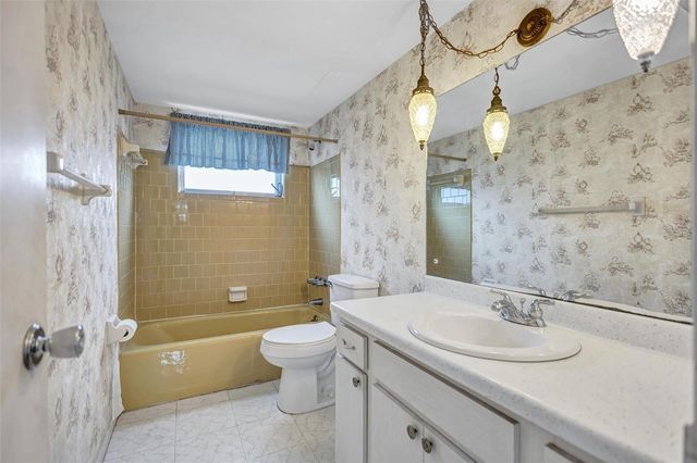 2217 SUNSET DRIVE E27, Bradenton, FL 34207