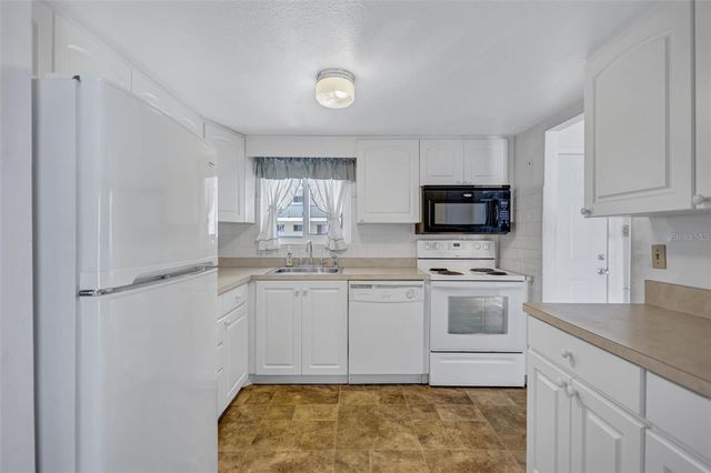 2217 SUNSET DRIVE E27, Bradenton, FL 34207