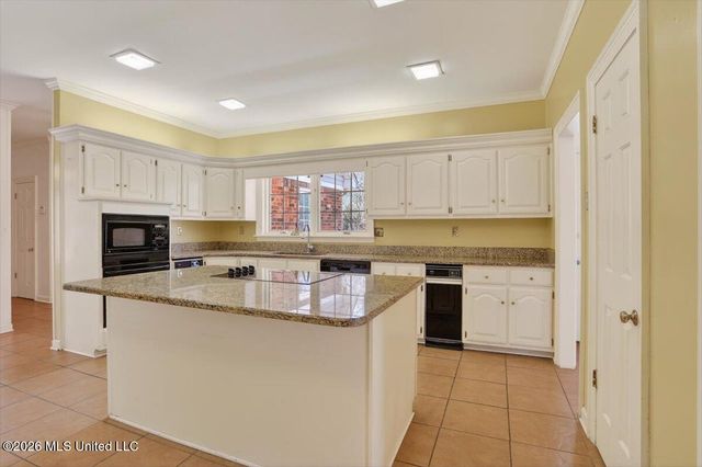 7170 Country Oaks Drive, Southaven, MS 38672