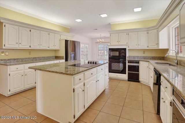 7170 Country Oaks Drive, Southaven, MS 38672