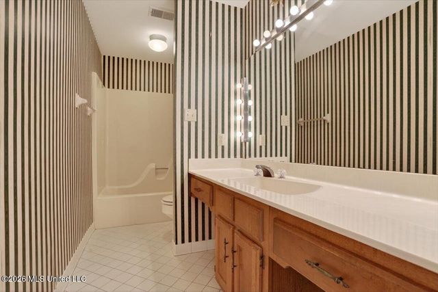 7170 Country Oaks Drive, Southaven, MS 38672