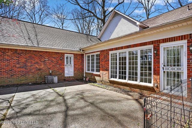 7170 Country Oaks Drive, Southaven, MS 38672