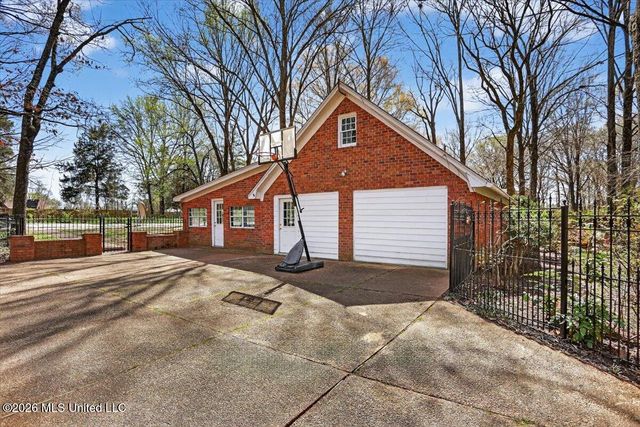 7170 Country Oaks Drive, Southaven, MS 38672