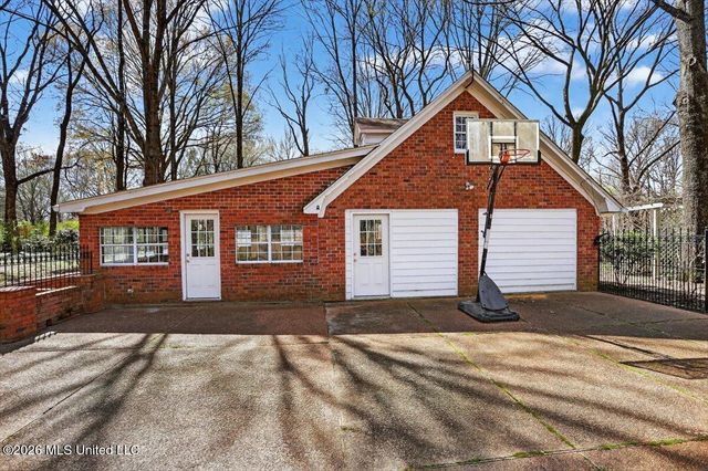 7170 Country Oaks Drive, Southaven, MS 38672