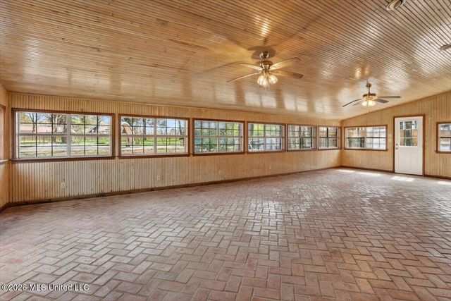 7170 Country Oaks Drive, Southaven, MS 38672