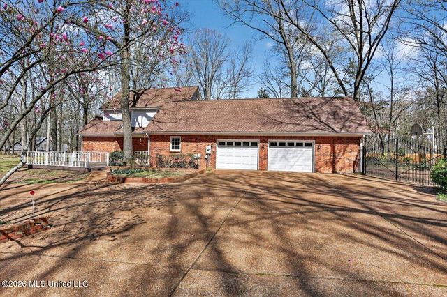 7170 Country Oaks Drive, Southaven, MS 38672
