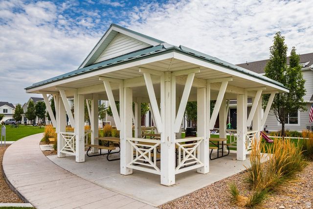 1084 E SEASIDE ST, Saratoga Springs, UT 84045