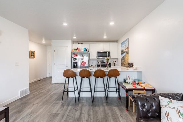 1084 E SEASIDE ST, Saratoga Springs, UT 84045