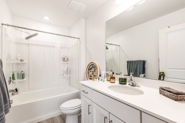 1084 E SEASIDE ST, Saratoga Springs, UT 84045