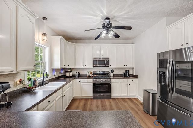 518 Greymont Ln, Chester, VA 23836