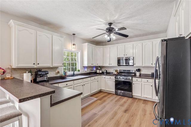 518 Greymont Ln, Chester, VA 23836
