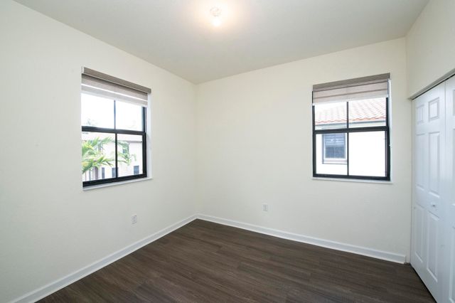 6574 S Anise Court, Davie, FL 33314