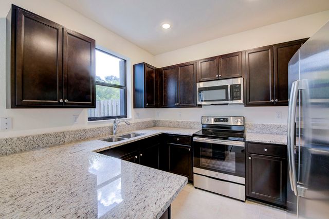 6574 S Anise Court, Davie, FL 33314