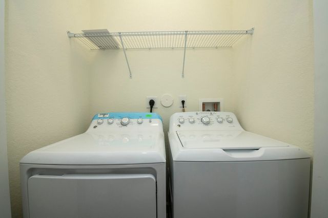 6574 S Anise Court, Davie, FL 33314