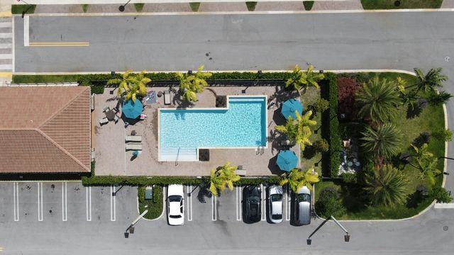 6574 S Anise Court, Davie, FL 33314