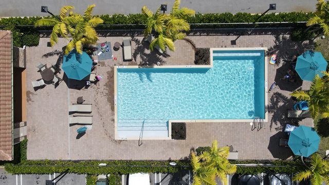 6574 S Anise Court, Davie, FL 33314