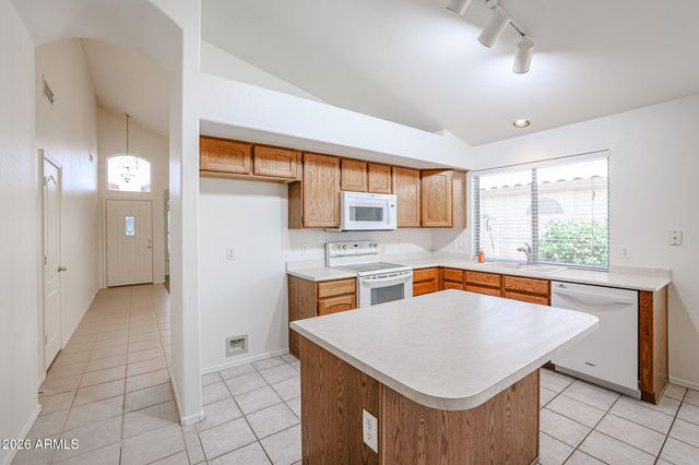 9833 W YUKON Drive, Peoria, AZ 85382