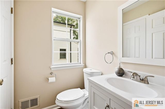 55 Parsler Place, Fords, NJ 08863