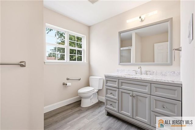 55 Parsler Place, Fords, NJ 08863
