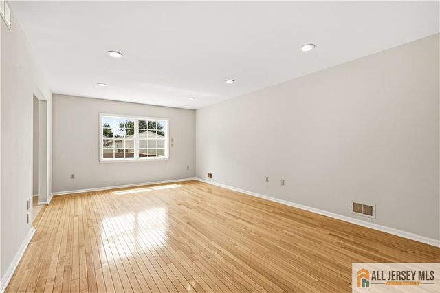 55 Parsler Place, Fords, NJ 08863