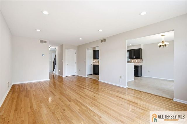 55 Parsler Place, Fords, NJ 08863