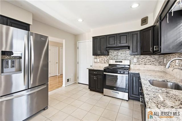 55 Parsler Place, Fords, NJ 08863