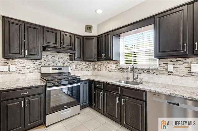 55 Parsler Place, Fords, NJ 08863