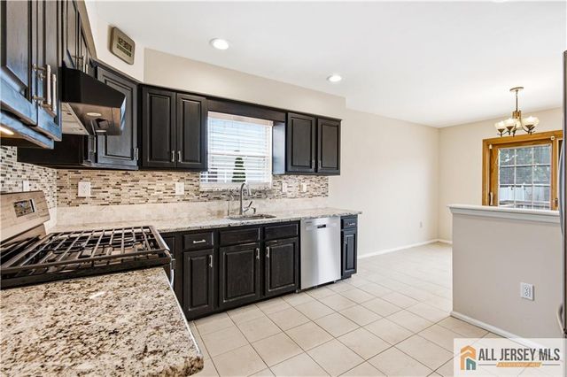 55 Parsler Place, Fords, NJ 08863