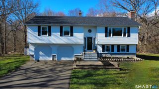 8 Cynthia Court, Branford, CT 06405