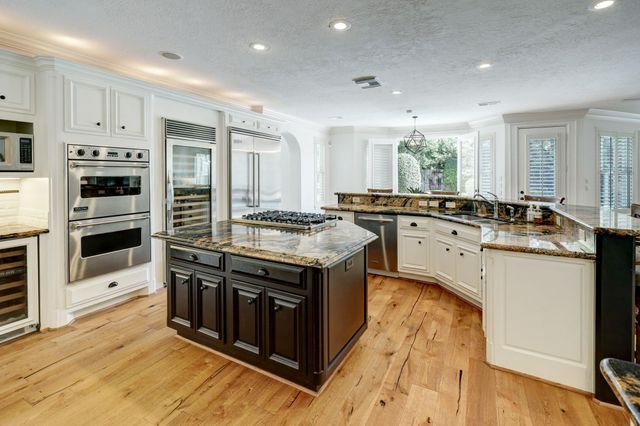 1631 Lakeshore Way, Houston, TX 77077