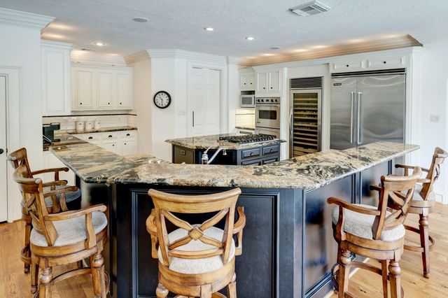 1631 Lakeshore Way, Houston, TX 77077