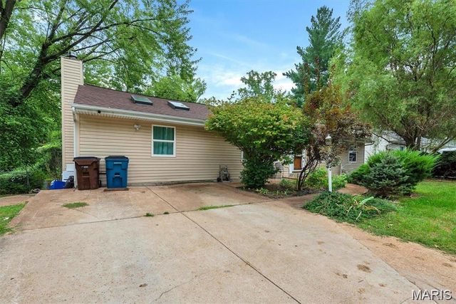 14 Shireford Lane, Ferguson, MO 63135
