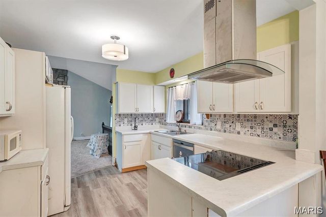 14 Shireford Lane, Ferguson, MO 63135