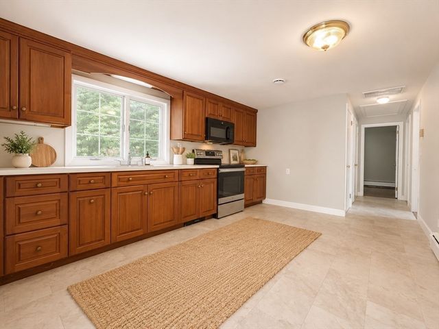 84 Hinckley Cir, Barnstable, MA 02655
