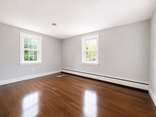 84 Hinckley Cir, Barnstable, MA 02655