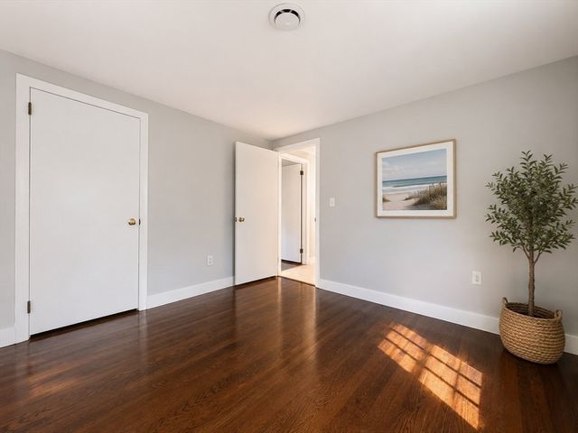 84 Hinckley Cir, Barnstable, MA 02655