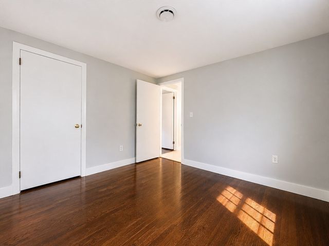 84 Hinckley Cir, Barnstable, MA 02655