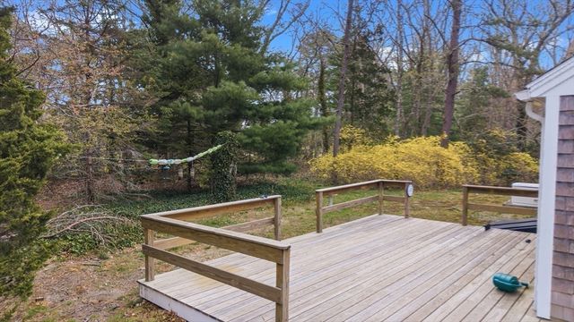 84 Hinckley Cir, Barnstable, MA 02655