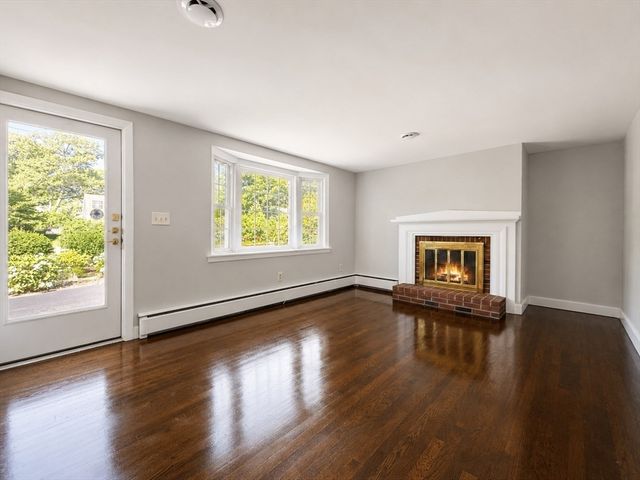 84 Hinckley Cir, Barnstable, MA 02655