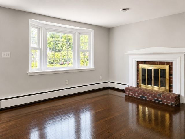 84 Hinckley Cir, Barnstable, MA 02655