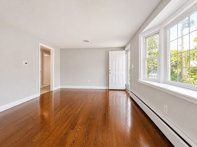 84 Hinckley Cir, Barnstable, MA 02655