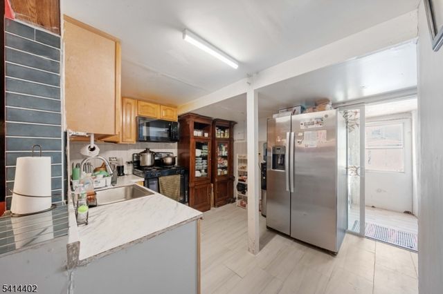 54 Florida St, Elizabeth City, NJ 07206