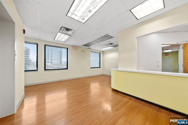 2083 Center Avenue 3A, Fort Lee, NJ 07024