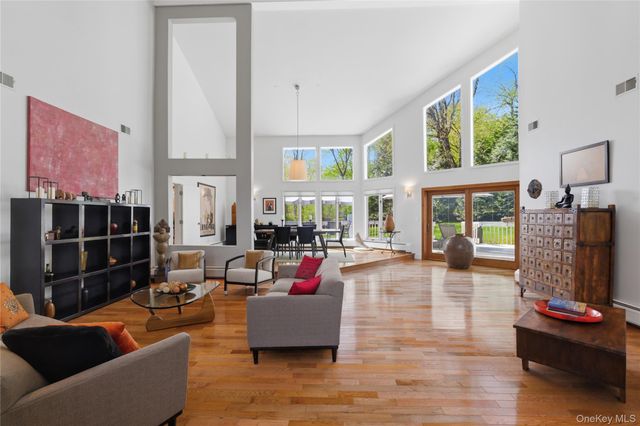 13 Zeck Court, Suffern, NY 10901