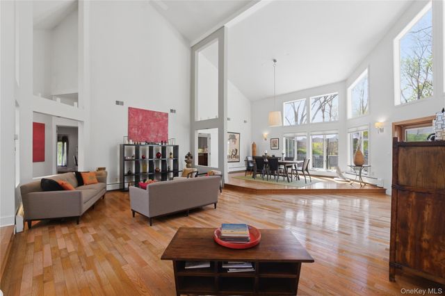 13 Zeck Court, Suffern, NY 10901