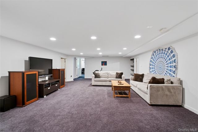 13 Zeck Court, Suffern, NY 10901