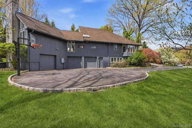 13 Zeck Court, Suffern, NY 10901